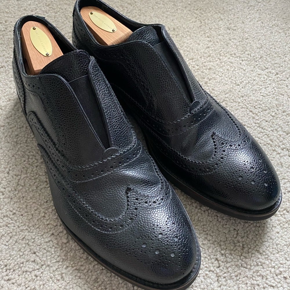Doucal's Black Textured Leather Wingtip Slip-Ons